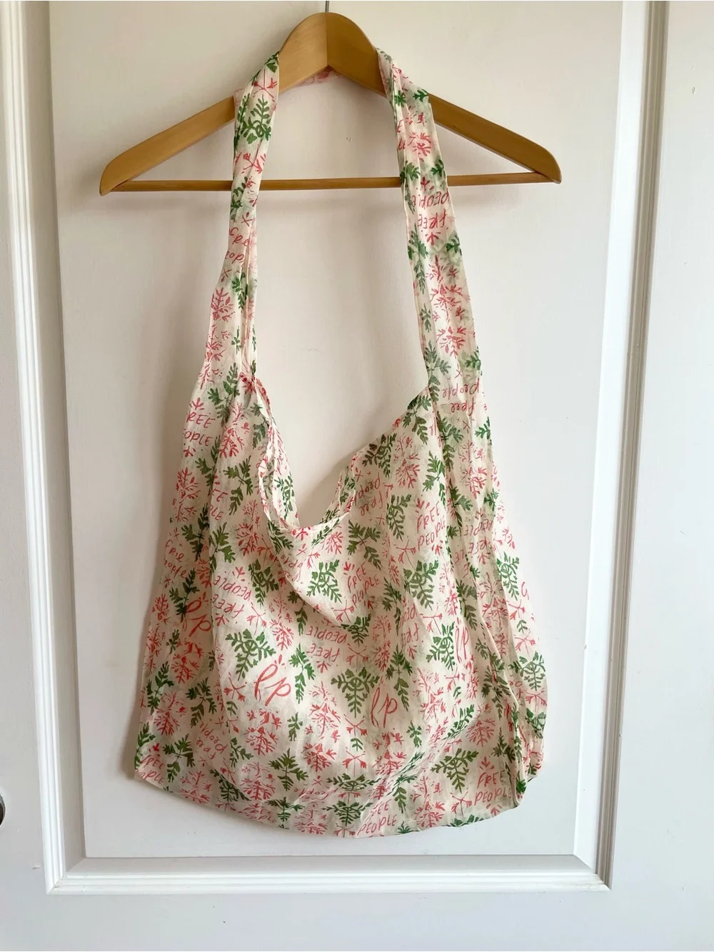 Free People Large Cloth Reusable Bag Christmas Theme Mistletoe NEW